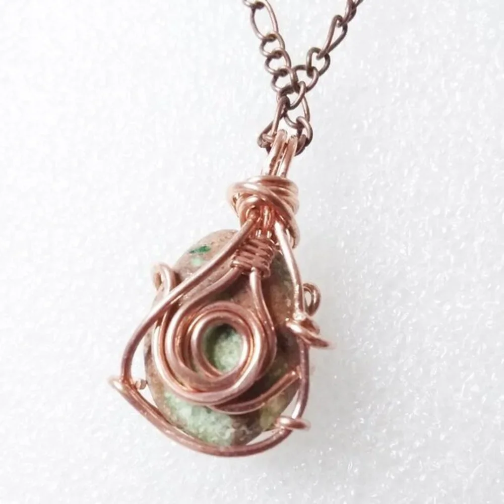 Reversible! Copper Wire Wrap Green Jasper Pendant + 21" Figaro Chain - Handmade - Picture 10 of 14